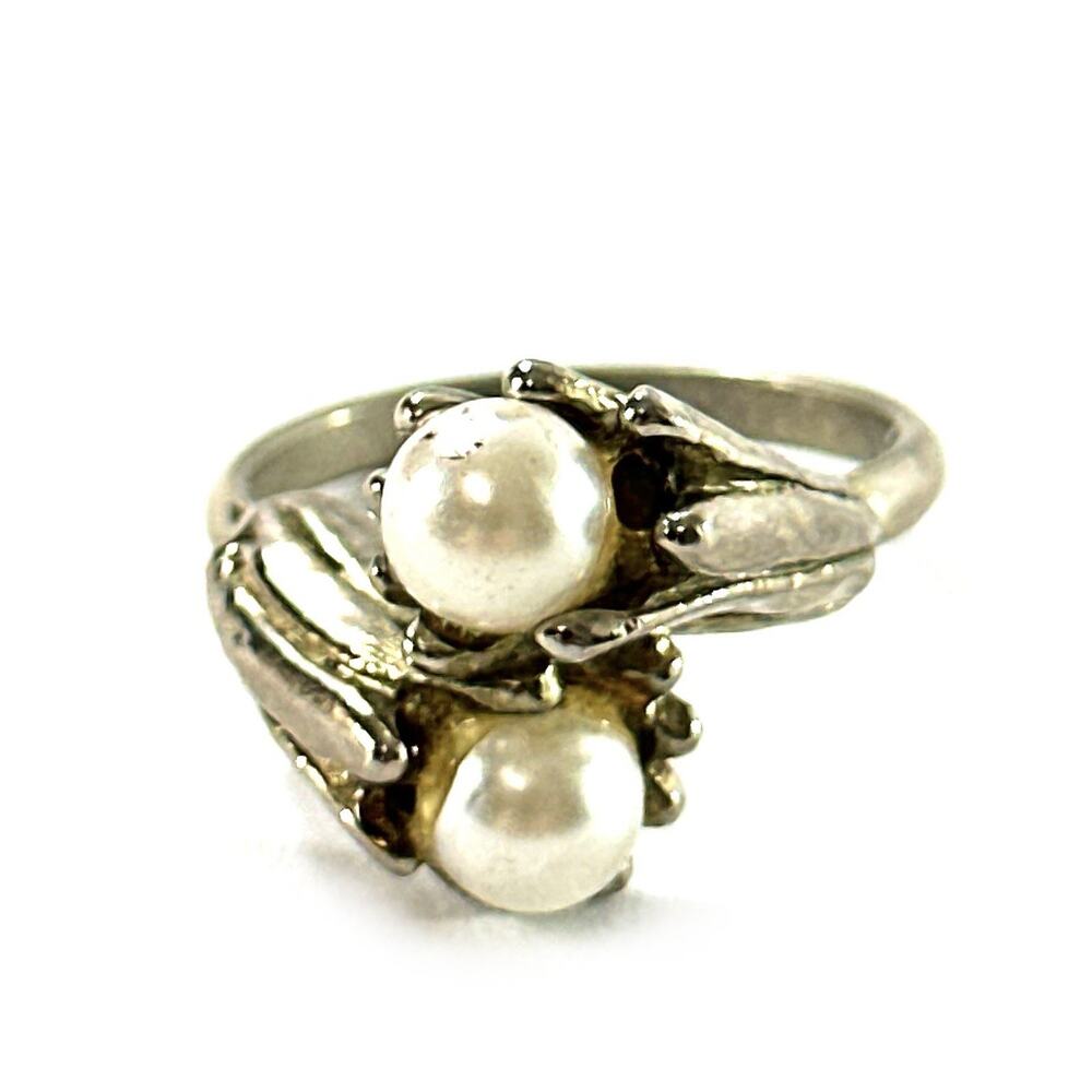 Vintage Vogue Signed Pearl Bypass Ring Size 7 Silver Tone Leaf Wrap Faux Pearl - Picture 3 of 9